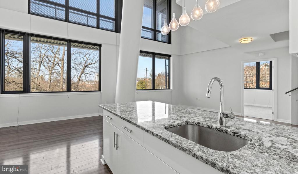 Foto principal - 8300 Wisconsin Ave
