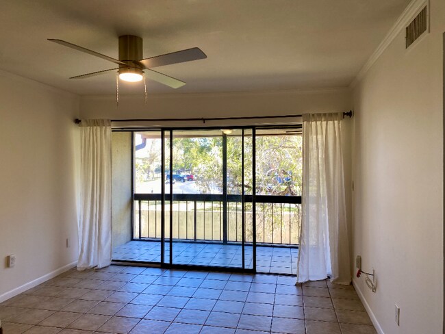 Foto del edificio - 710 N Village Dr