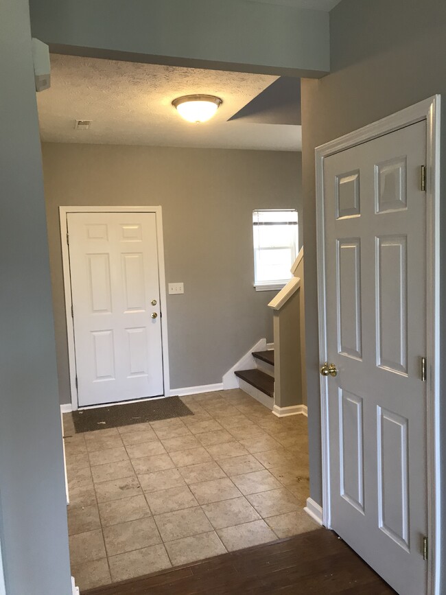 foyer - 10440 Platinum Dr