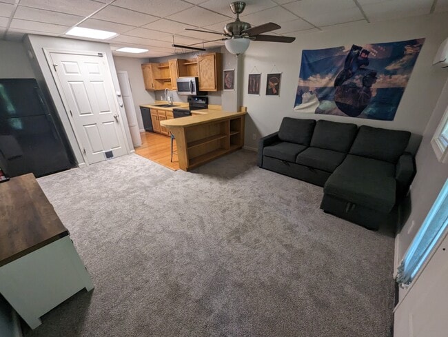 Building Photo - 1993 Washington St E