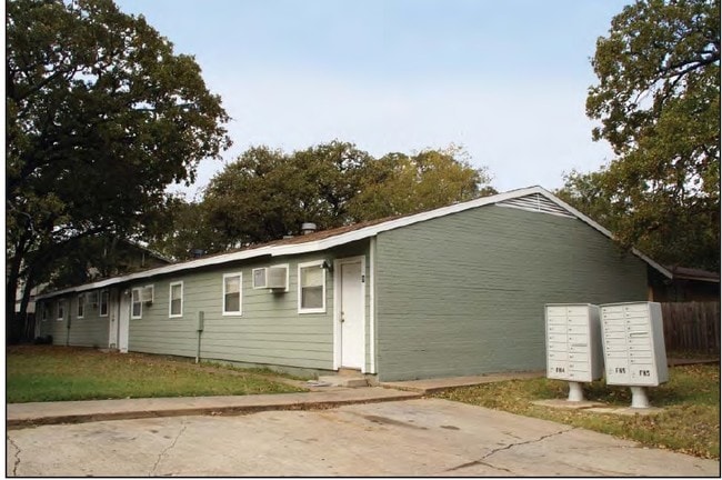 Building Photo - 500 Foch St