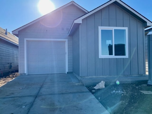 Foto del edificio - 1868 N W Enterprise St