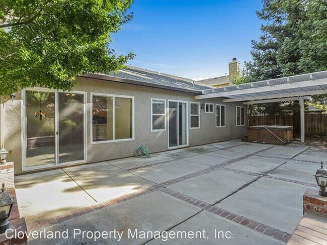 Building Photo - 3 br, 2 bath House - 1350 E. C St.