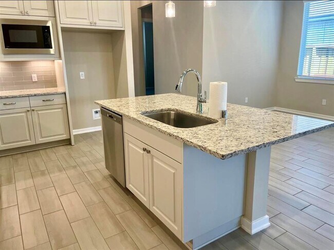 Foto del edificio - 7923 Lookout Hill Dr