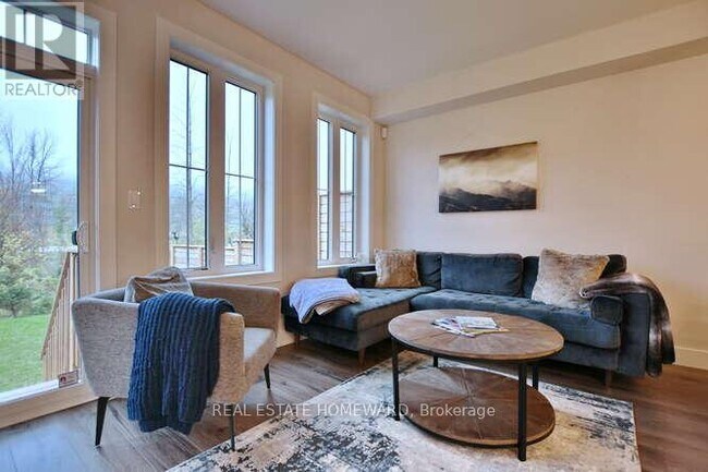 Photo du bâtiment - 222 Yellow Birch Cres