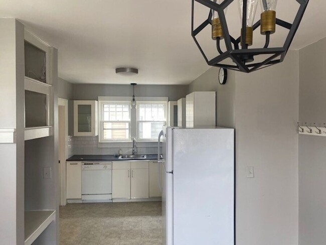 Building Photo - 203 Catalpa Dr