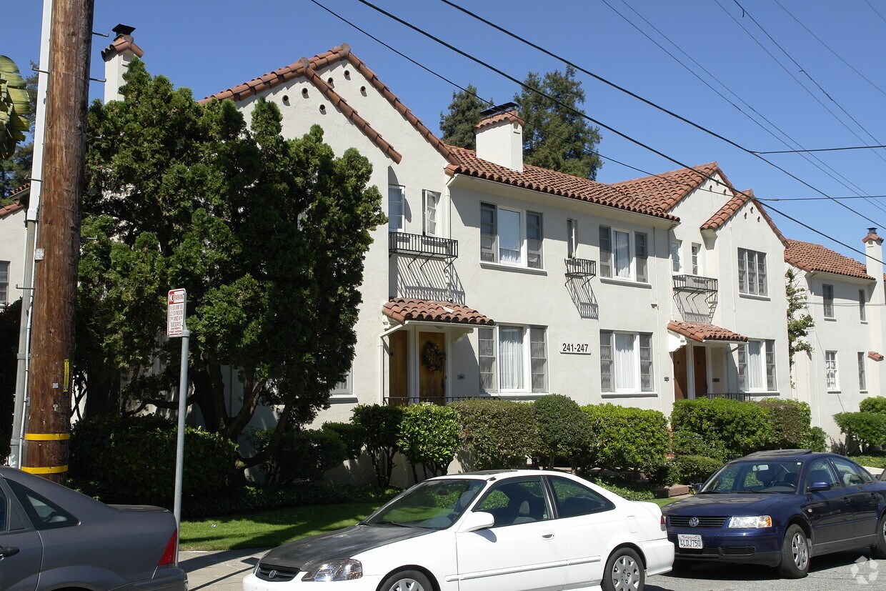 Foto del edificio - 241-247 Wayne Ave