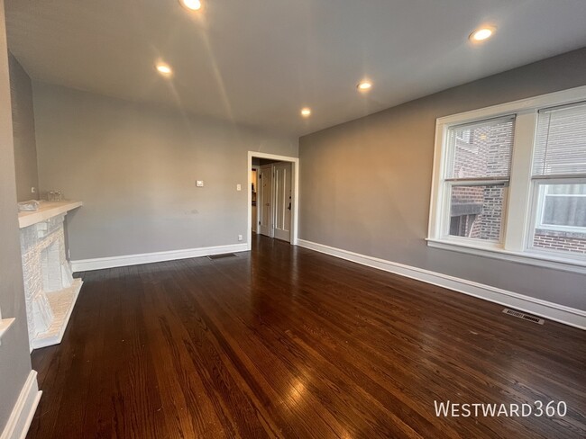 Building Photo - 5653 N Talman Ave