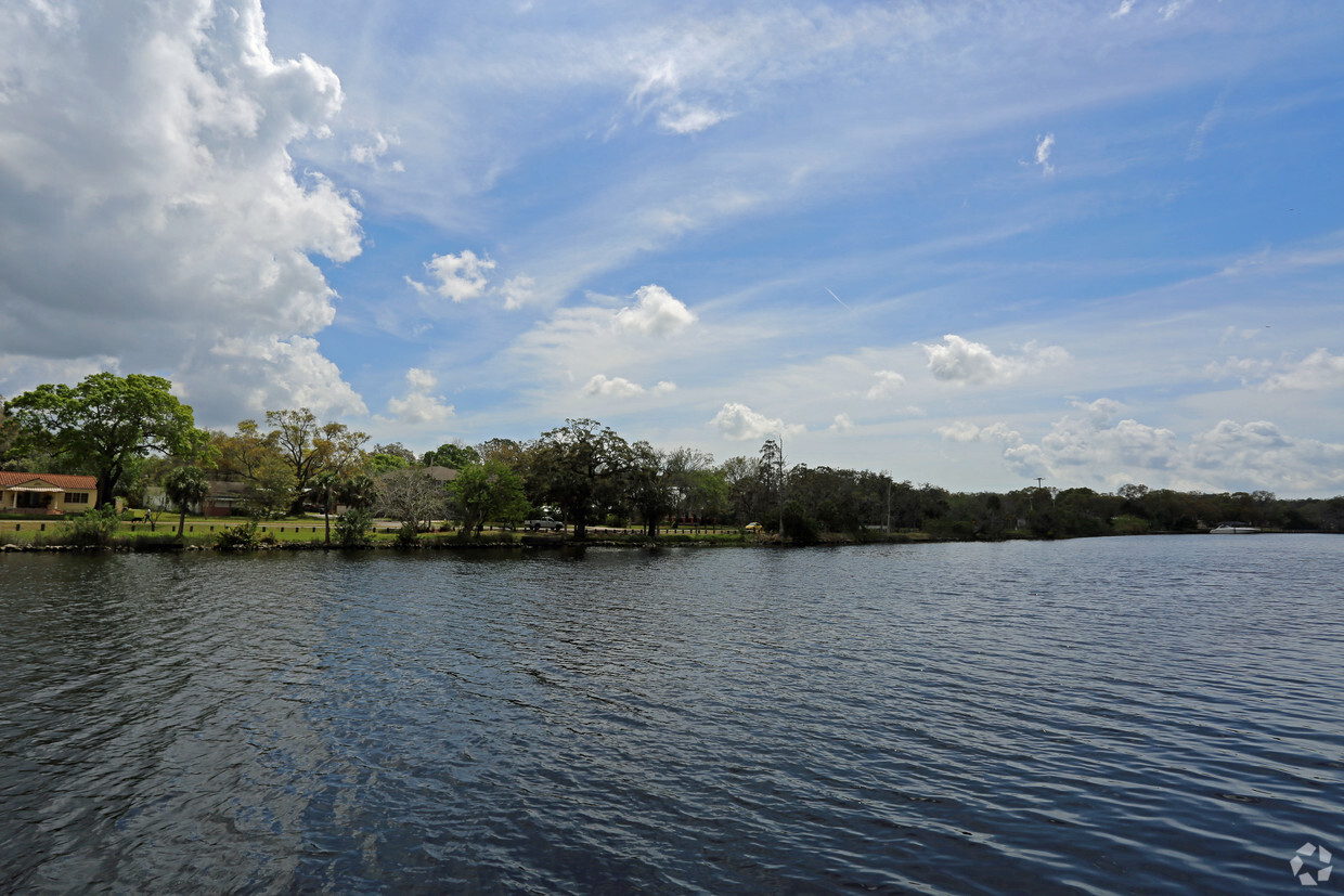 Hermosas vistas al río - Legacy