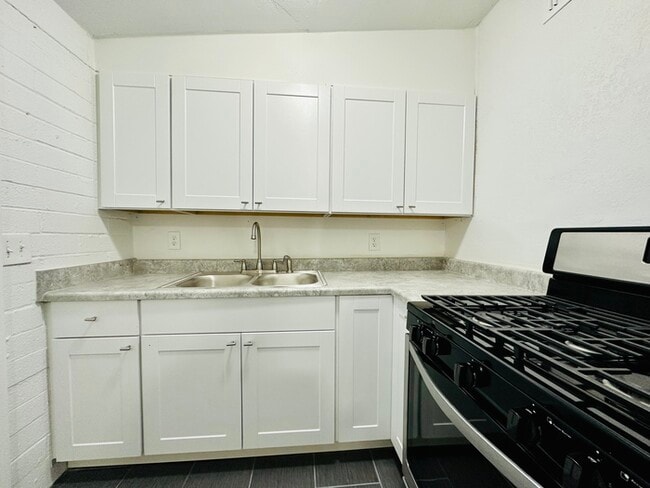 Building Photo - If you are looking for a cottage style 1 b...