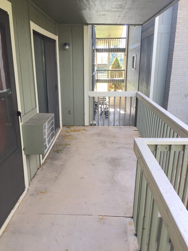 Building Photo - Two Bedroom Condo For Rent in East Boulder...