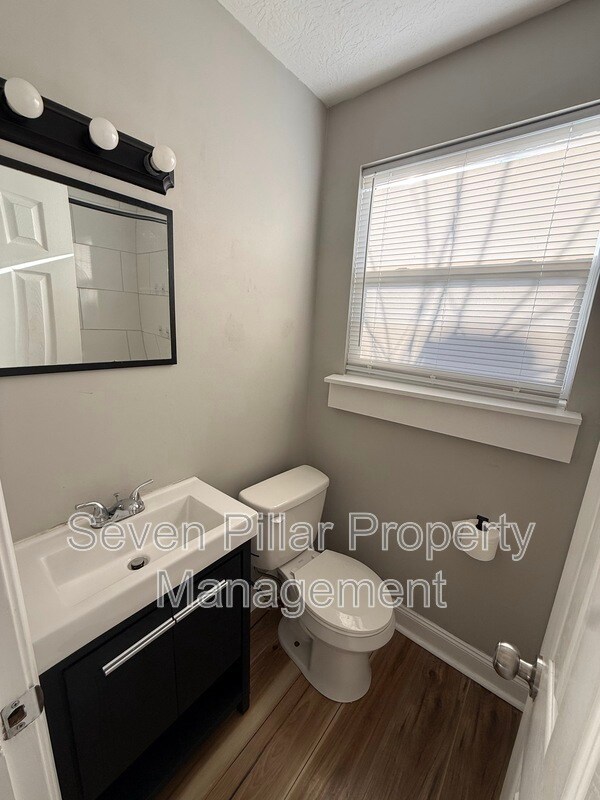 Foto del edificio - 1046 Republic Ave