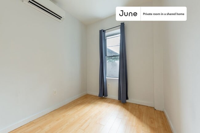 Building Photo - Room in Shared 4 bed/2 bath home