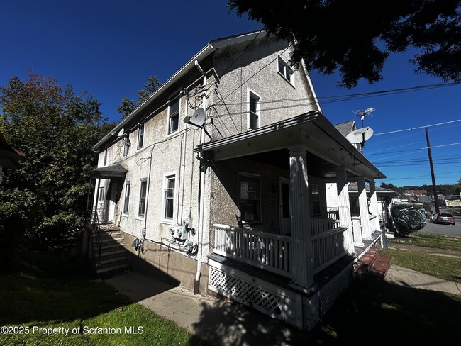 Foto del edificio - 1115 Monroe Ave