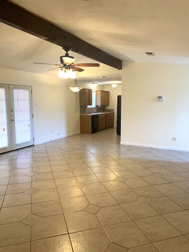Foto del edificio - 2808 Persimmon Dr