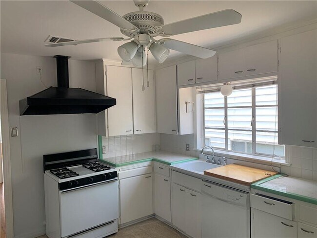 Foto del edificio - 704 W 34th St