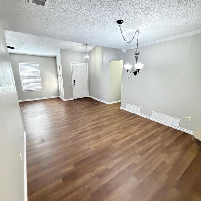 Foto del edificio - 5304 Waterford Dr