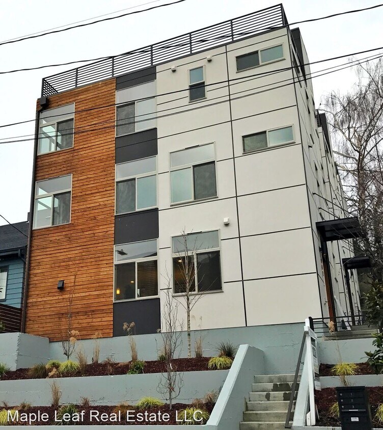 Foto principal - 3 br, 2.5 bath House - 944 Hiawatha Pl S