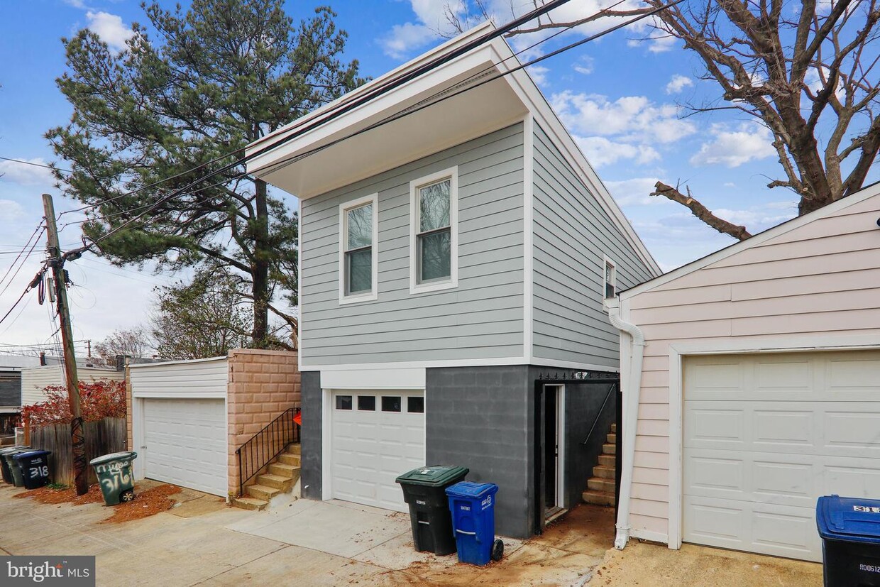 Primary Photo - 314 Varnum St NW