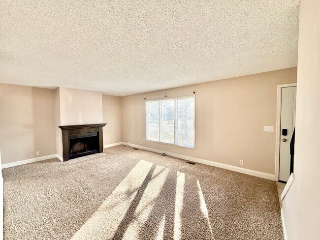 Sala de estar - 1428 N Wood Ct