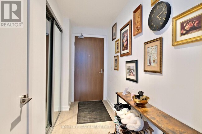 Photo du bâtiment - 1926 Lake Shore Blvd W