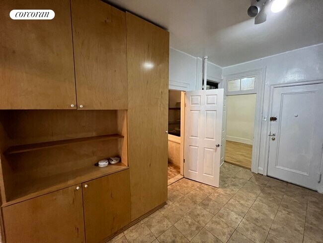 Foto del edificio - 448 W 49th St