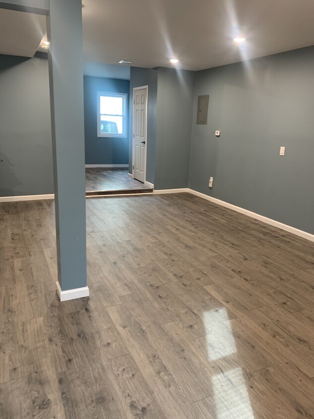 Primary Photo - 250 Long Ave