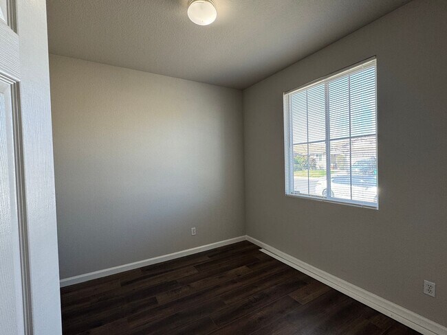 Foto del edificio - COMING SOON! Four Bed, Two Bath Home Close to Hwy 99 and Stockton Airport