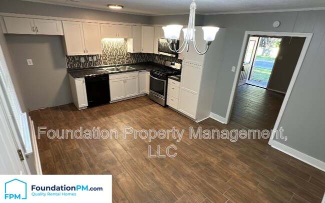 Building Photo - 5810 Chickasaw Dr