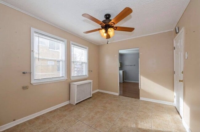 2FL Living Space - 221 Bay 8th St