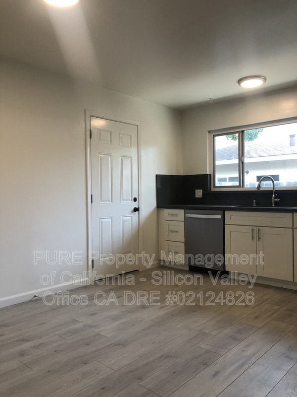 Building Photo - 922 Princess Anne Dr