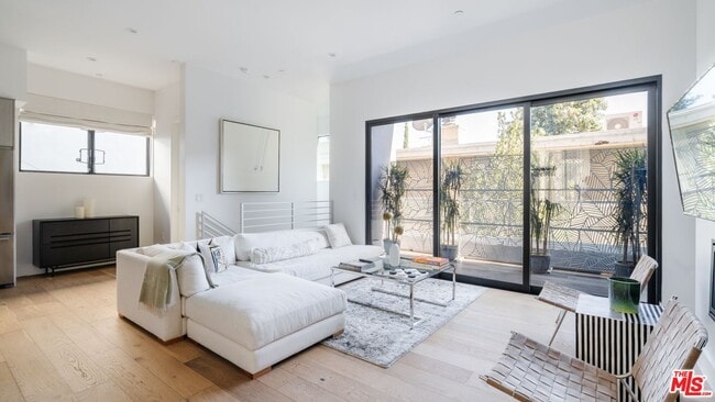 Foto del edificio - 4322 Gentry Ave