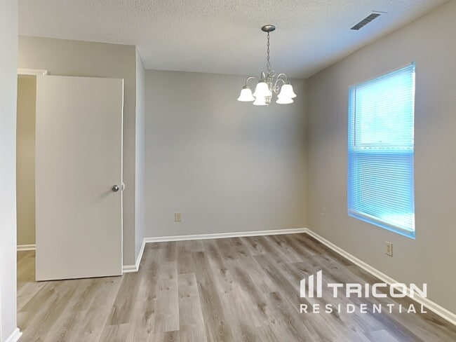 Building Photo - 2168 Olympia Dr