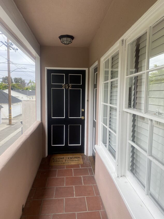 Entrance - 352 S Bedford Dr