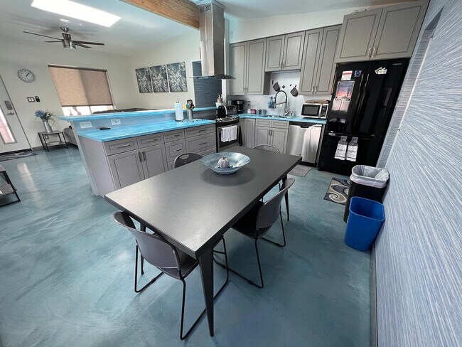 Foto del edificio - 1031 N 78th Pl