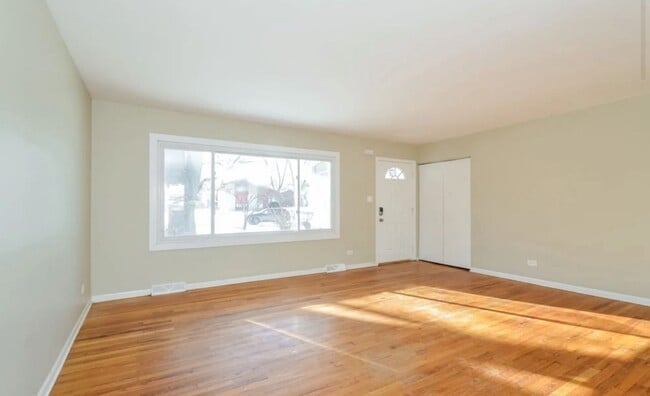 Building Photo - 3211 W Fairmount Ave