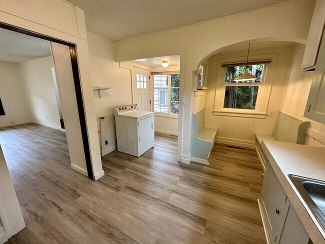 Building Photo - MOVE IN SPECIAL---HALF OFF FULL MONTHS REN...