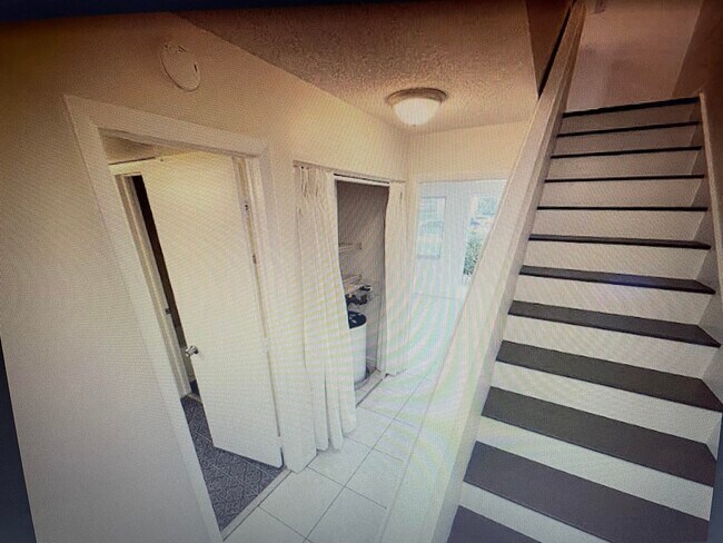 Building Photo - 2828 Tennis Club Dr