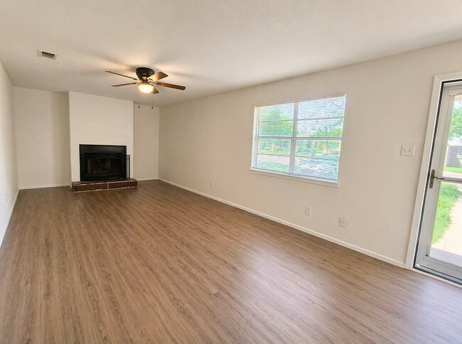 Foto del edificio - Charming Newly Remodeled 3 bedroom, 2 bath home COMING SOON!