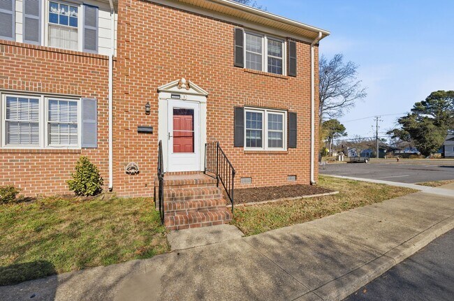 Foto del edificio - 2 Charles Parish Dr