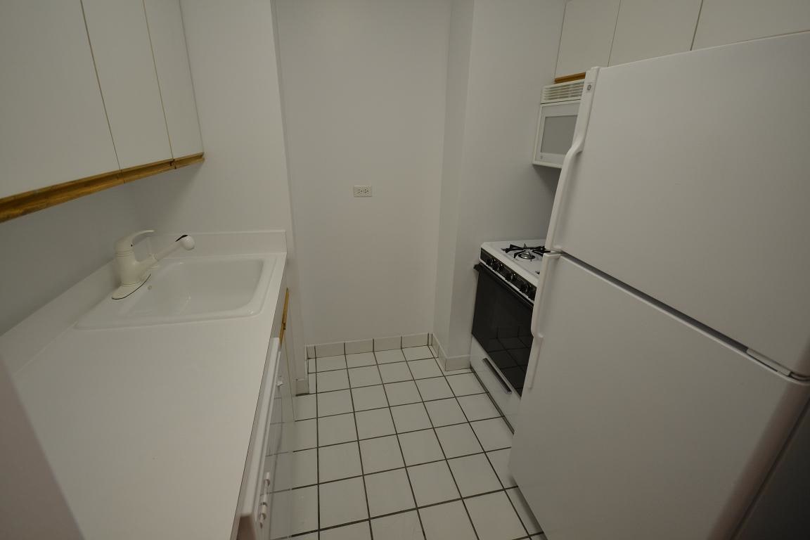 Primary Photo - 200 E 87th St