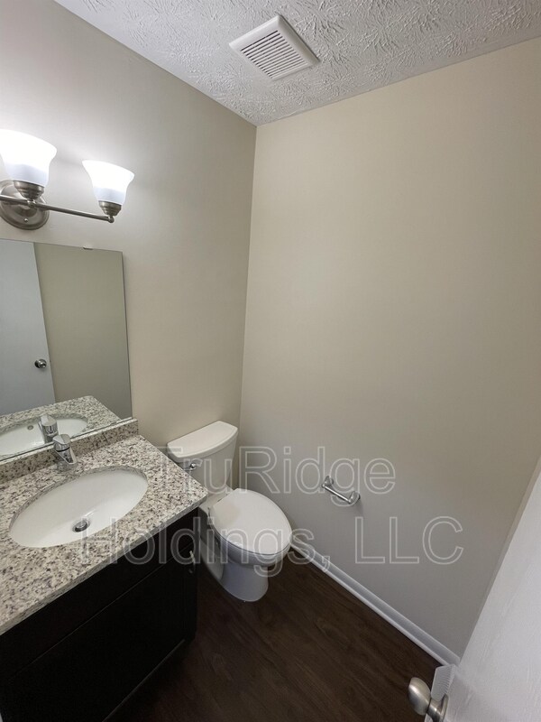 Building Photo - 988 W Liberty St
