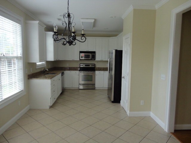 Building Photo - 2290 Beach Forest Dr