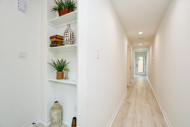 Foto del edificio - 7020 Eastwood St