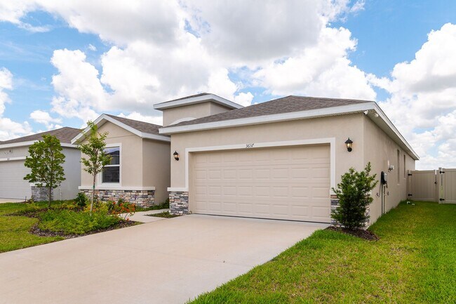 Building Photo - Pet Friendly, Spacious, modern 3 bed home ...