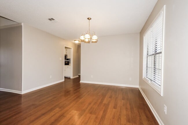 Building Photo - 7201 Skidmore Cove