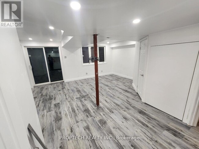 Building Photo - 733 John Cole Ct