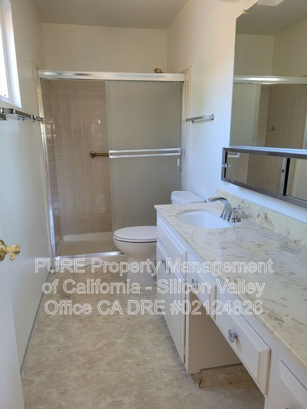 Foto del edificio - 21224 Saratoga Hills Rd