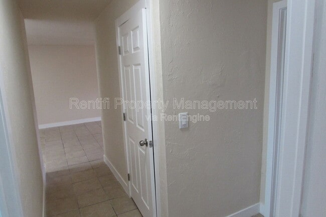 Building Photo - 465 Figuera Ave