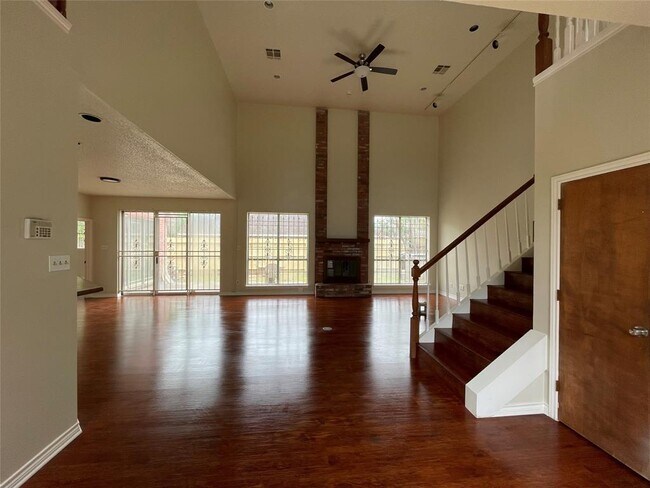 Building Photo - 8018 Via Bella Dr